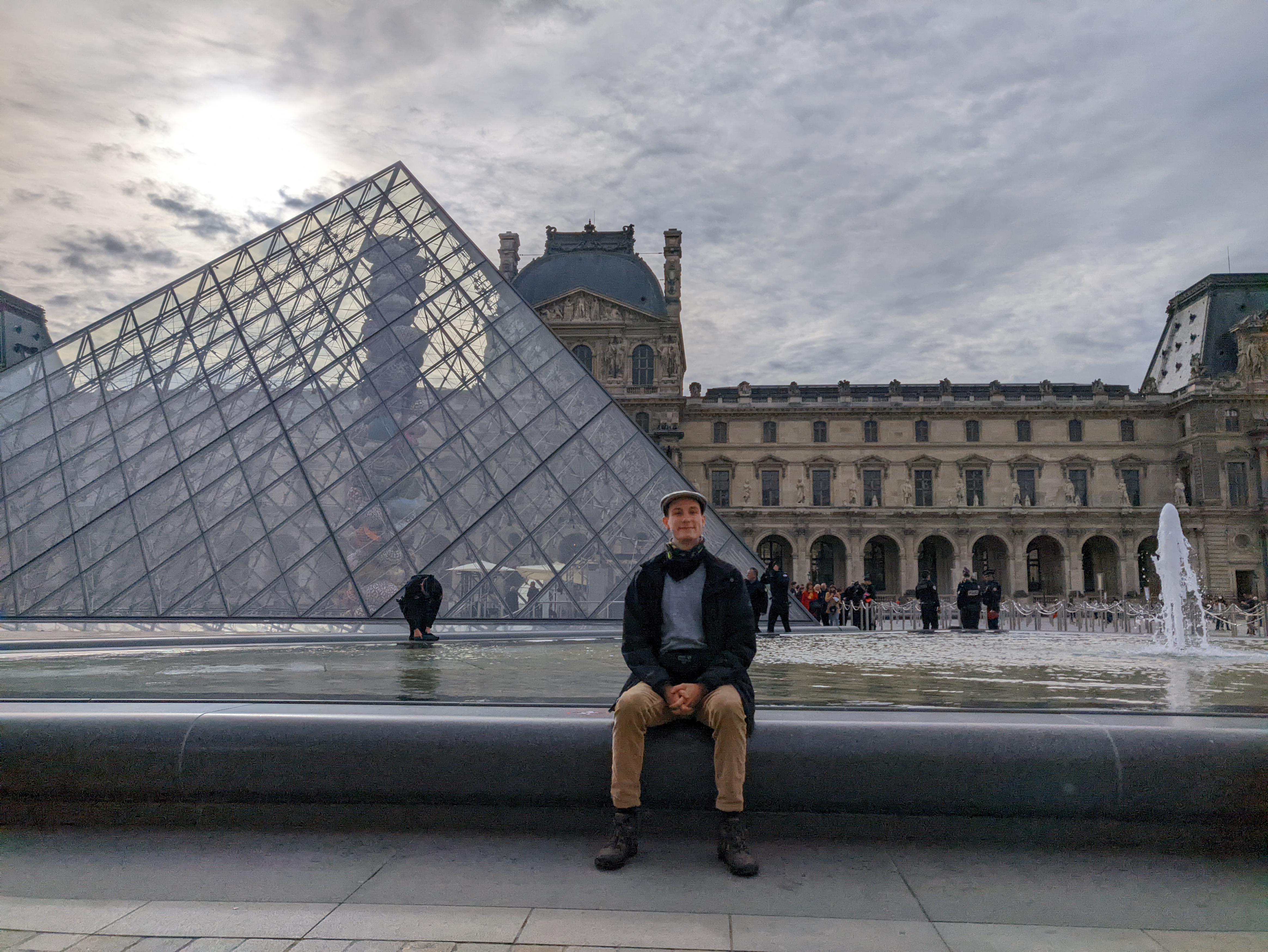 Figure 1: Your&rsquo;s truly vor dem Louvre.